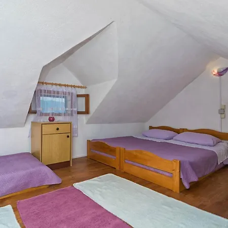 Vacation House, Parking Included, Lovrecina *