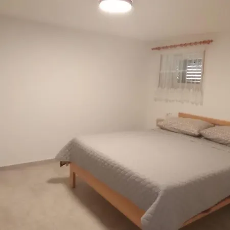 Vacation House, Parking Included, Lovrecina