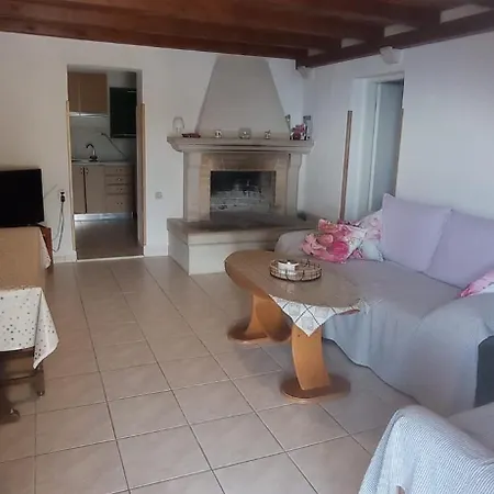 Vacation House, Parking Included, Lovrecina *