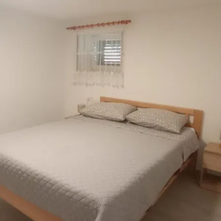 Сasa de vacaciones Vacation House, Parking Included, Lovrecina